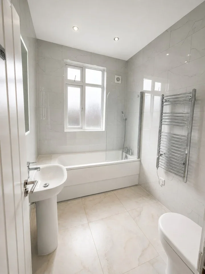 Room Lonsdale Avenue in Greater London