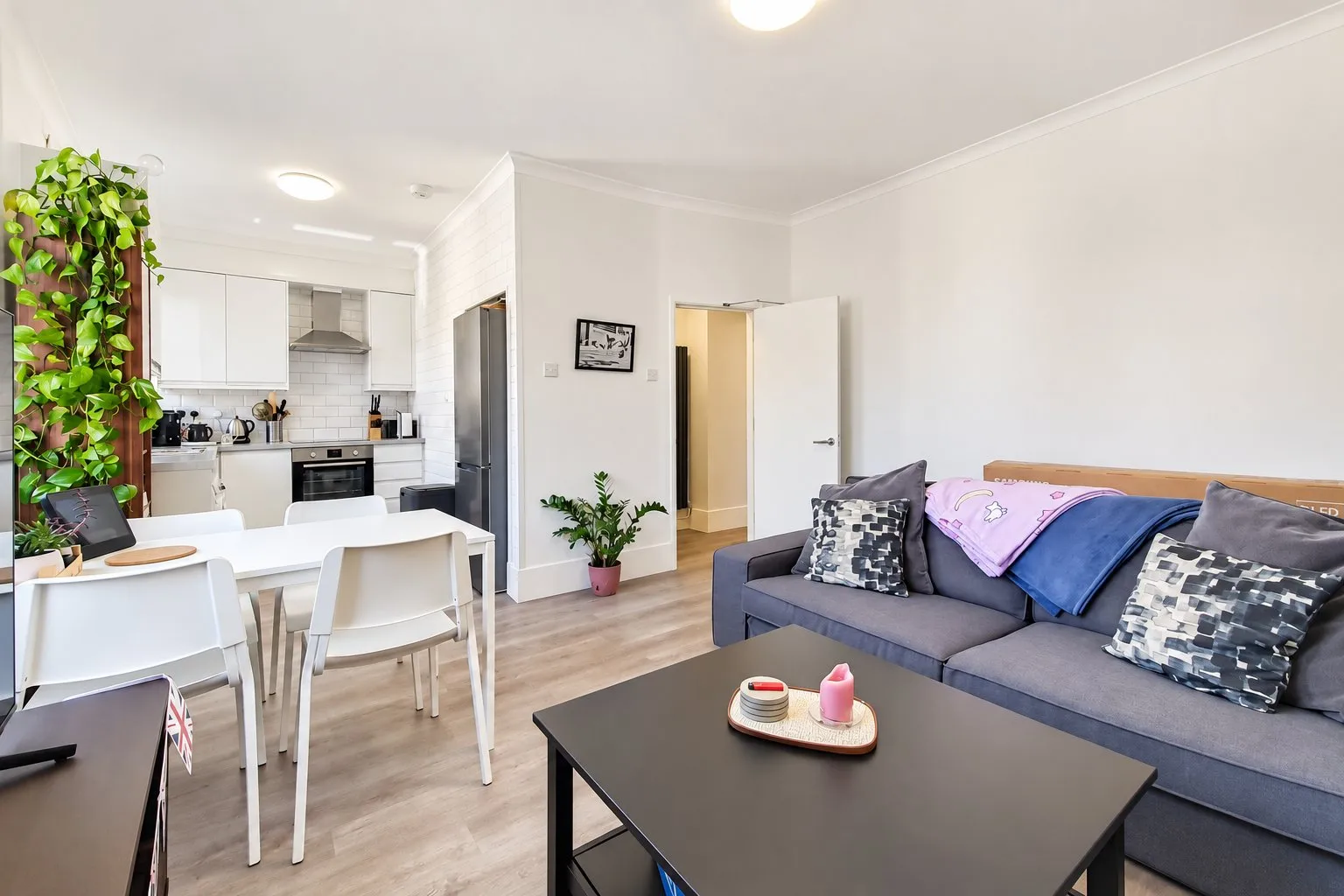 Flat Dennington Park Road in Greater London