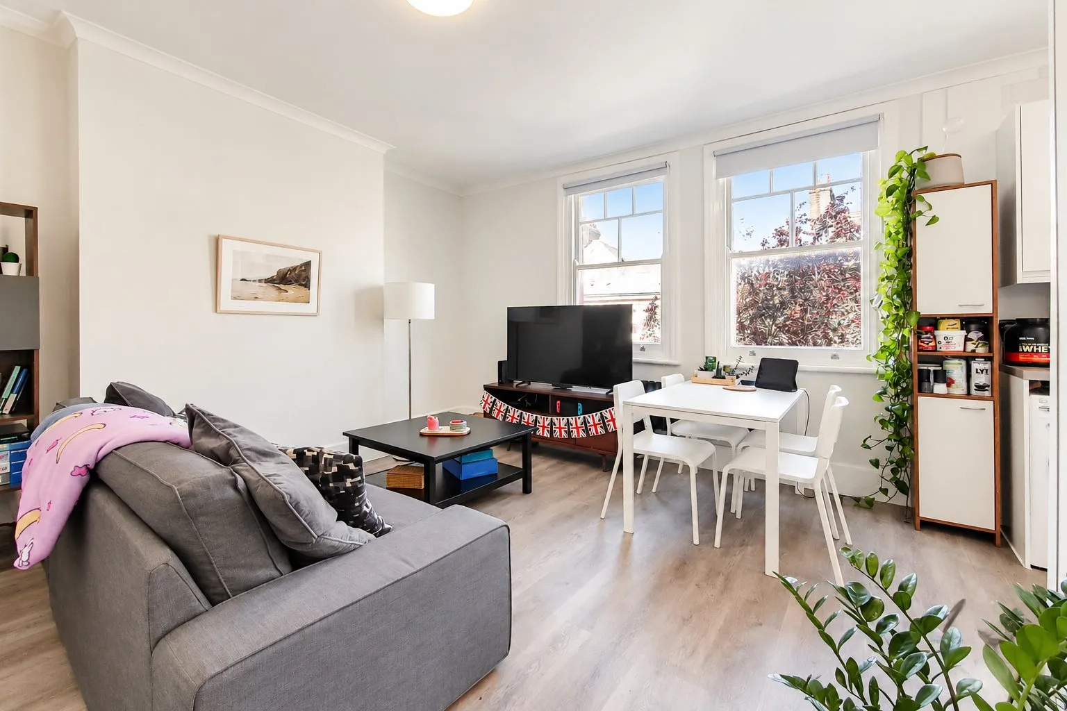 Flat Dennington Park Road in Greater London