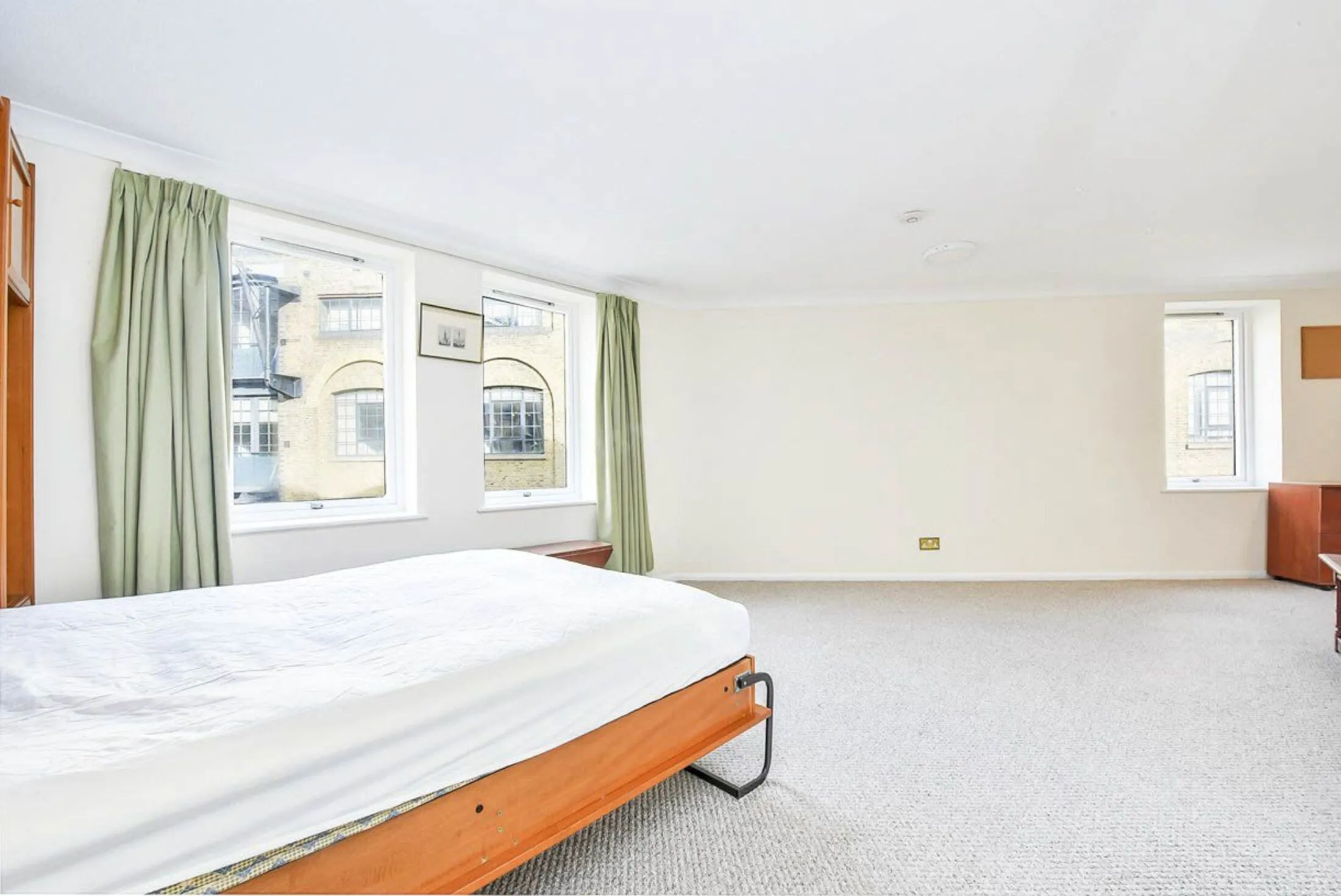 Flat Conant Mews in Greater London