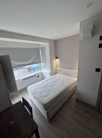 Flat Parkfield Road in Greater London