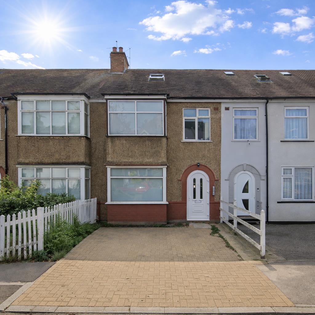 Flat Parkfield Road in Greater London