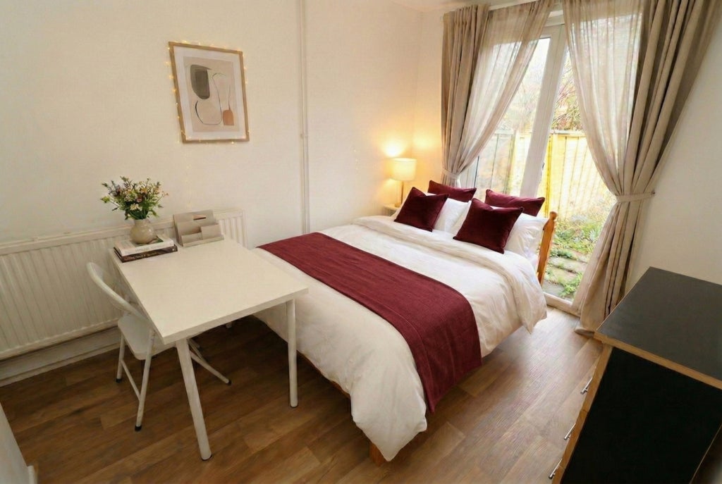 Room Globe Road in Greater London