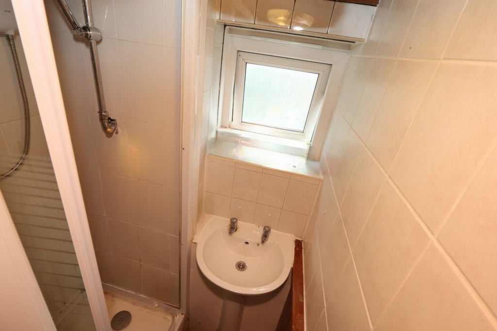 Room Globe Road in Greater London