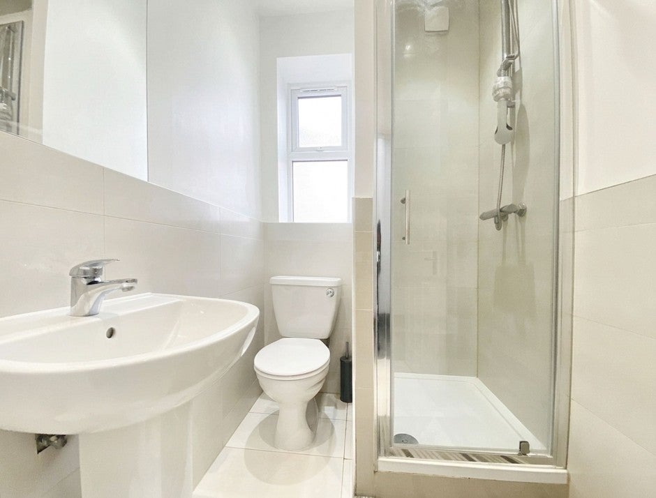 Flat Cowley Road in Greater London