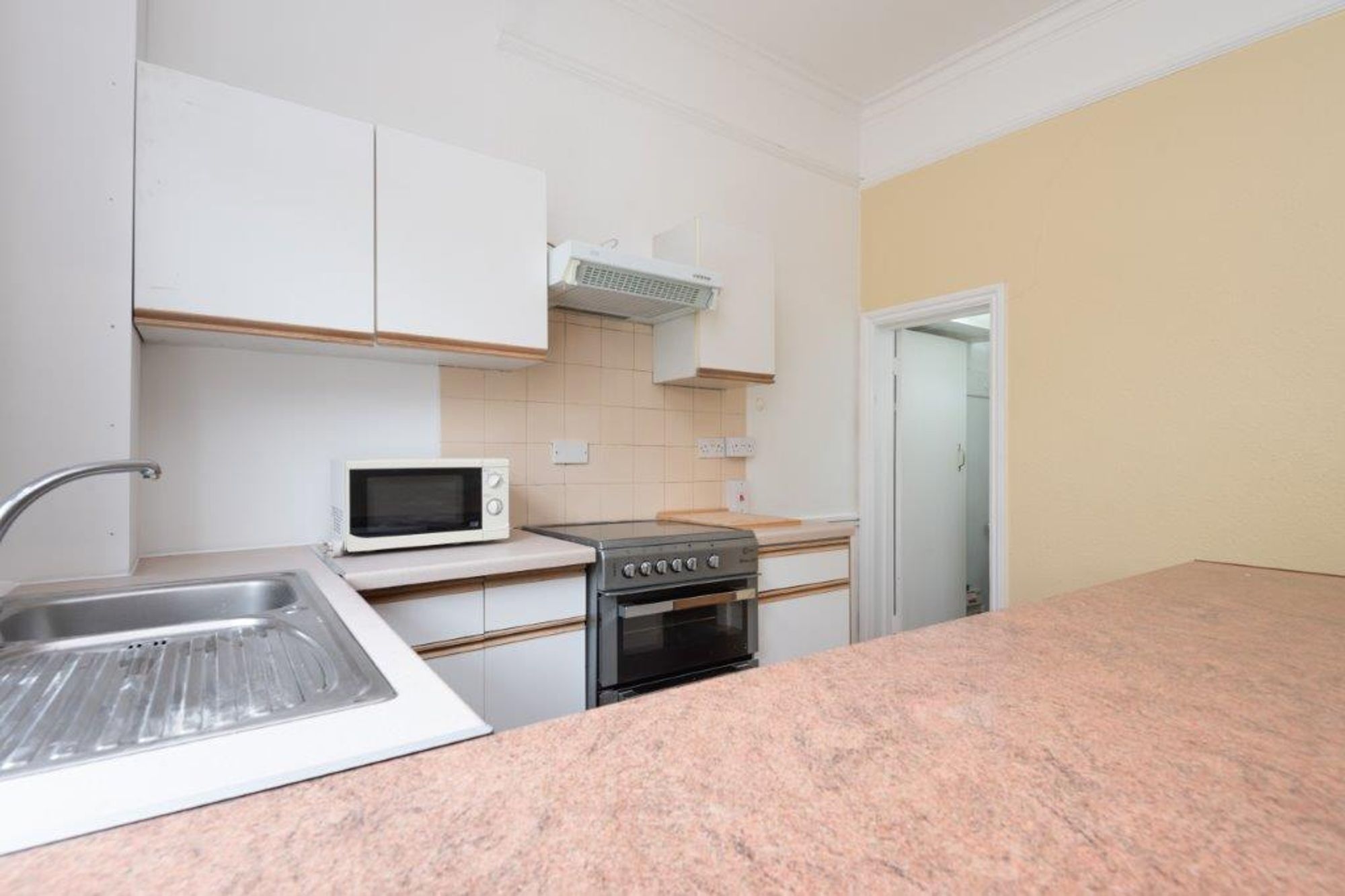 Flat Fellows Road in Greater London
