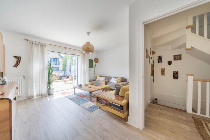 Room Daffodil Close in Greater London