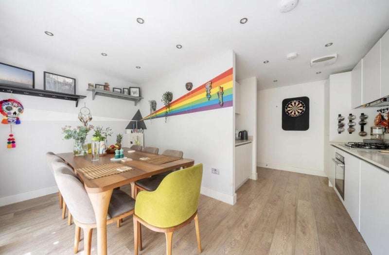 Room Daffodil Close in Greater London