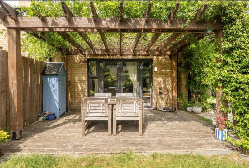 Room Daffodil Close in Greater London