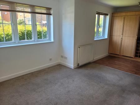 Flat Wilkie Place in Larbert