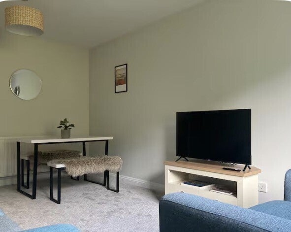 Flat Bramerton Court in Birkenhead