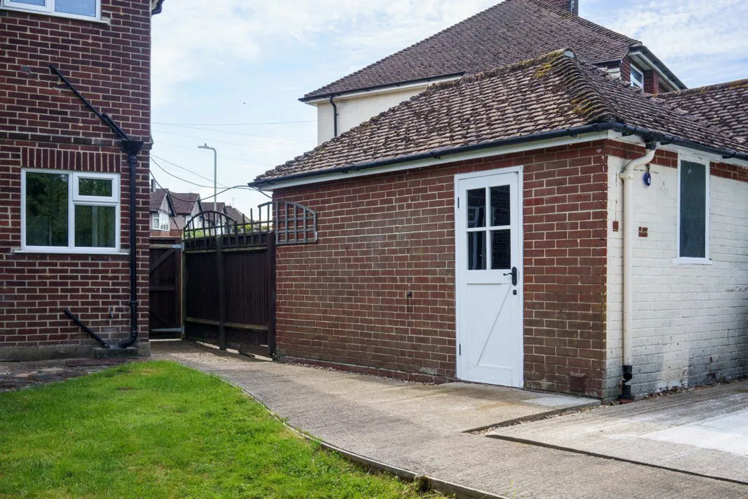 House Mount Road in Canterbury