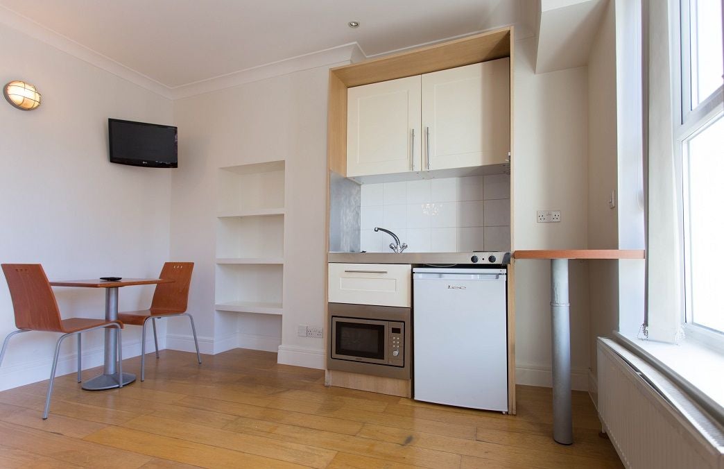 Flat West End Lane in Greater London