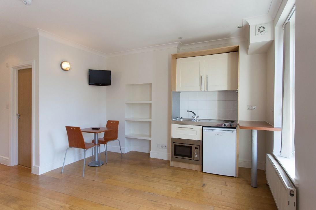 Flat West End Lane in Greater London
