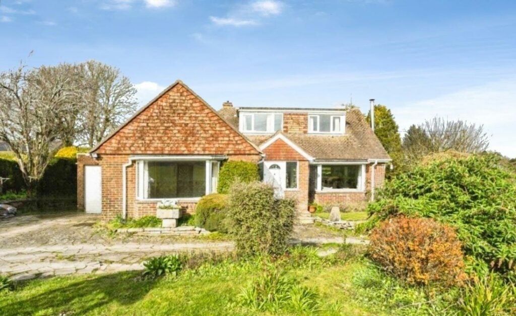 House Hackwood Lane in Basingstoke and Deane
