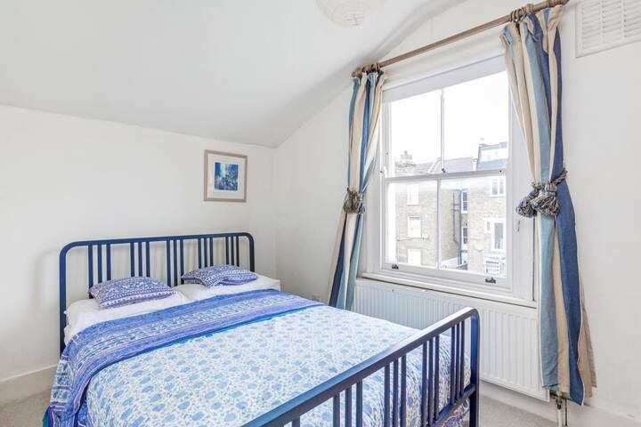 Room Rosebury Road in Greater London