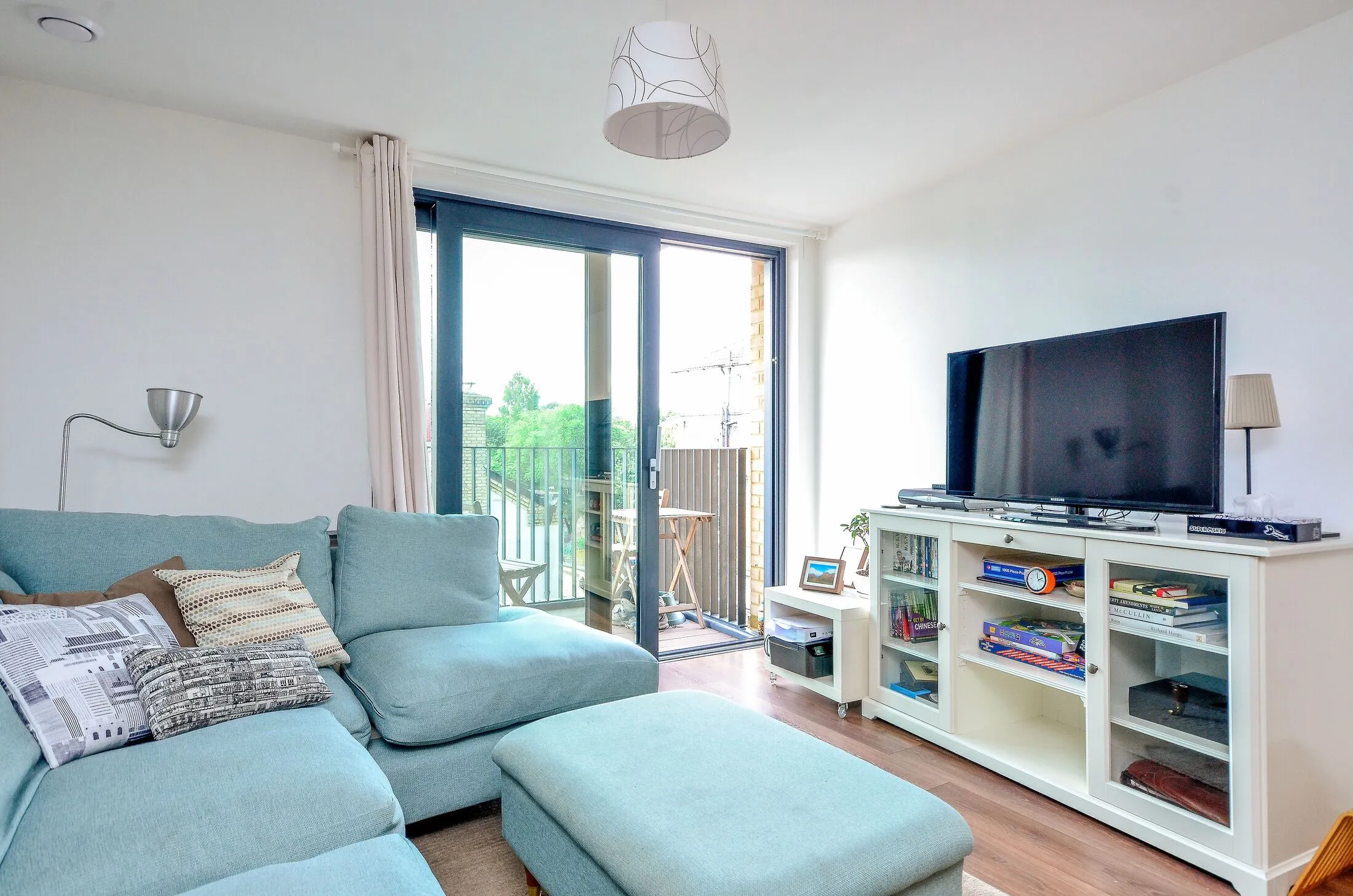 Flat Deal Porters Walk in Greater London