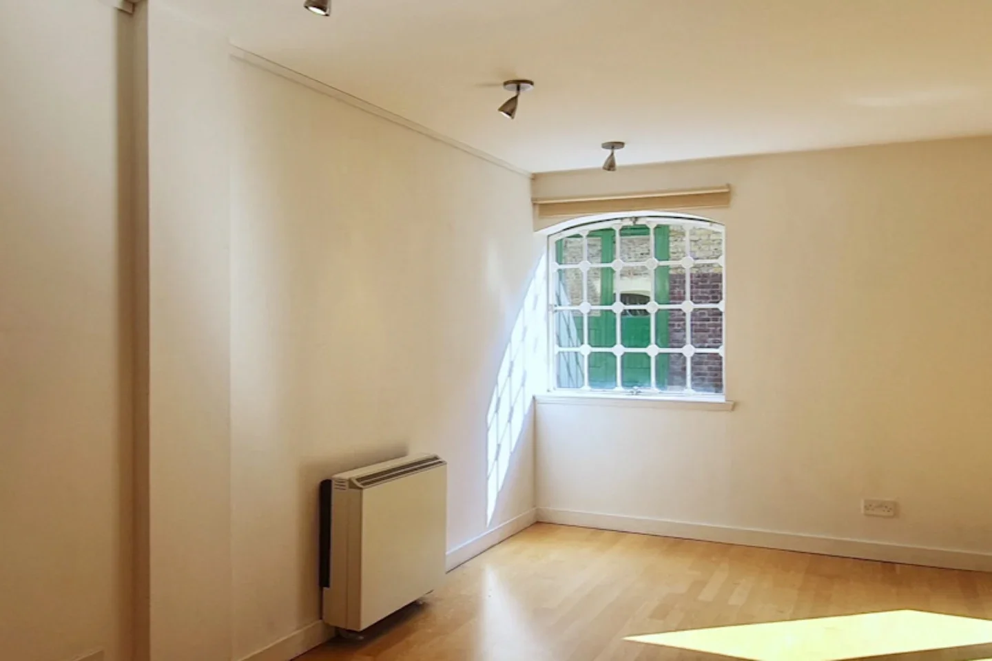 Flat Maidstone Buildings Mews in Greater London