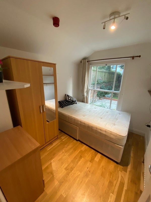 Room Sussex Way in Greater London