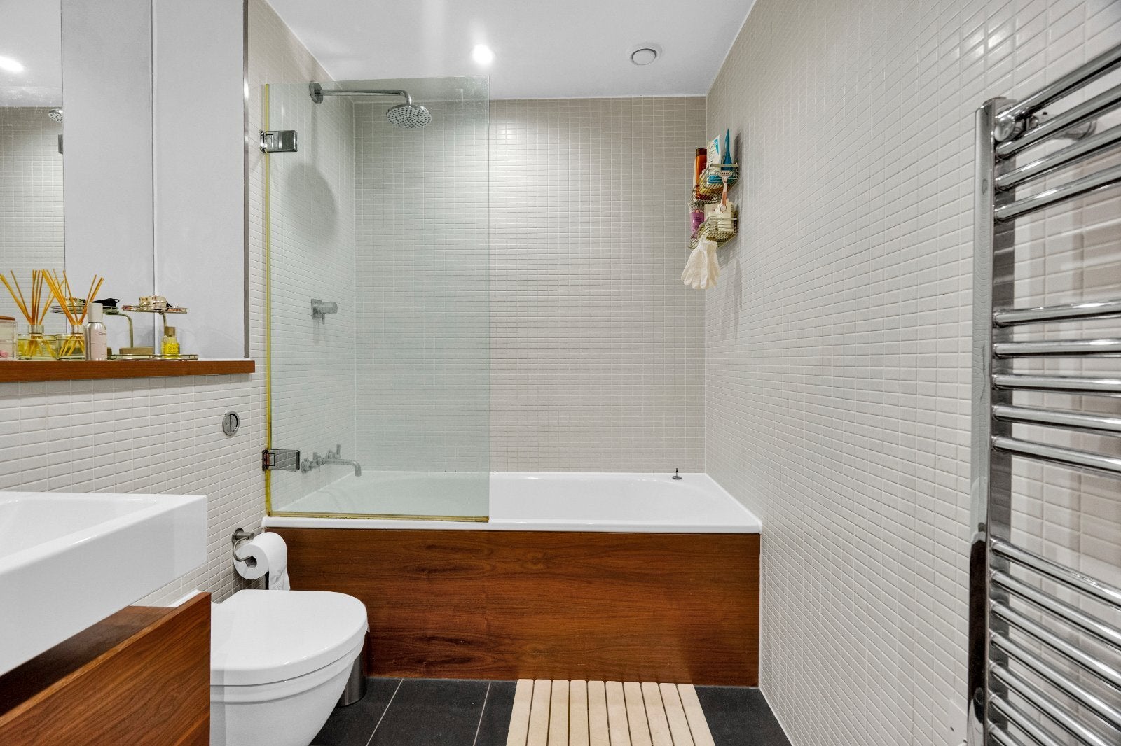 Flat Tiltman Place in Greater London