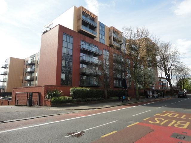 Flat London Road in Greater London
