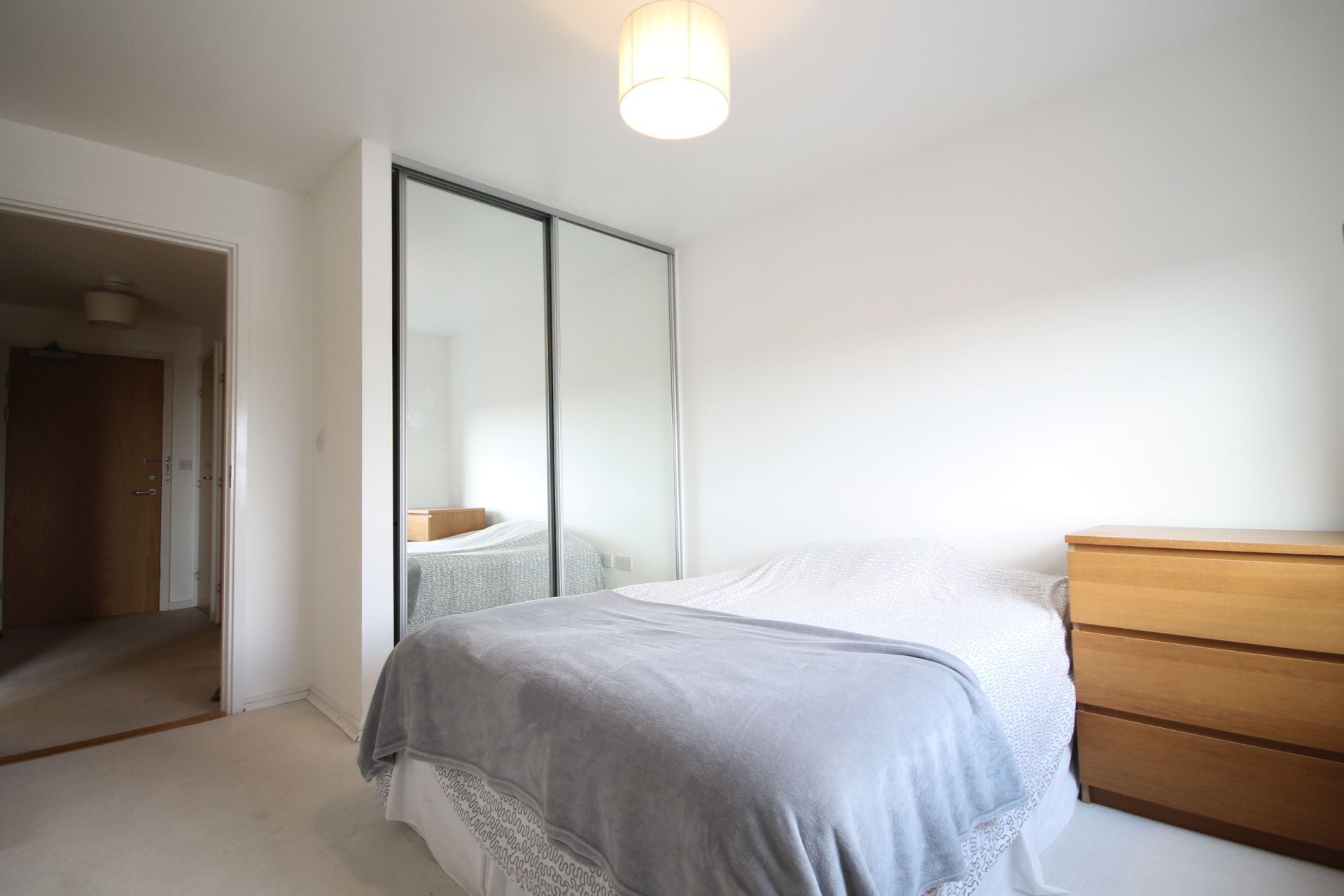 Flat London Road in Greater London