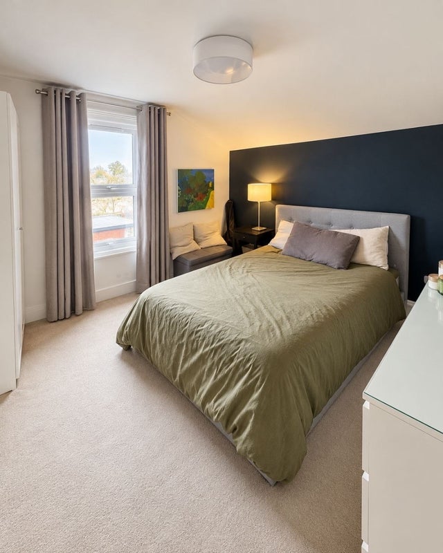 Room Oaklands Road in Greater London