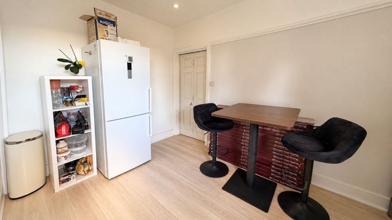 Room Oaklands Road in Greater London