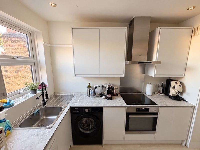 Room Oaklands Road in Greater London