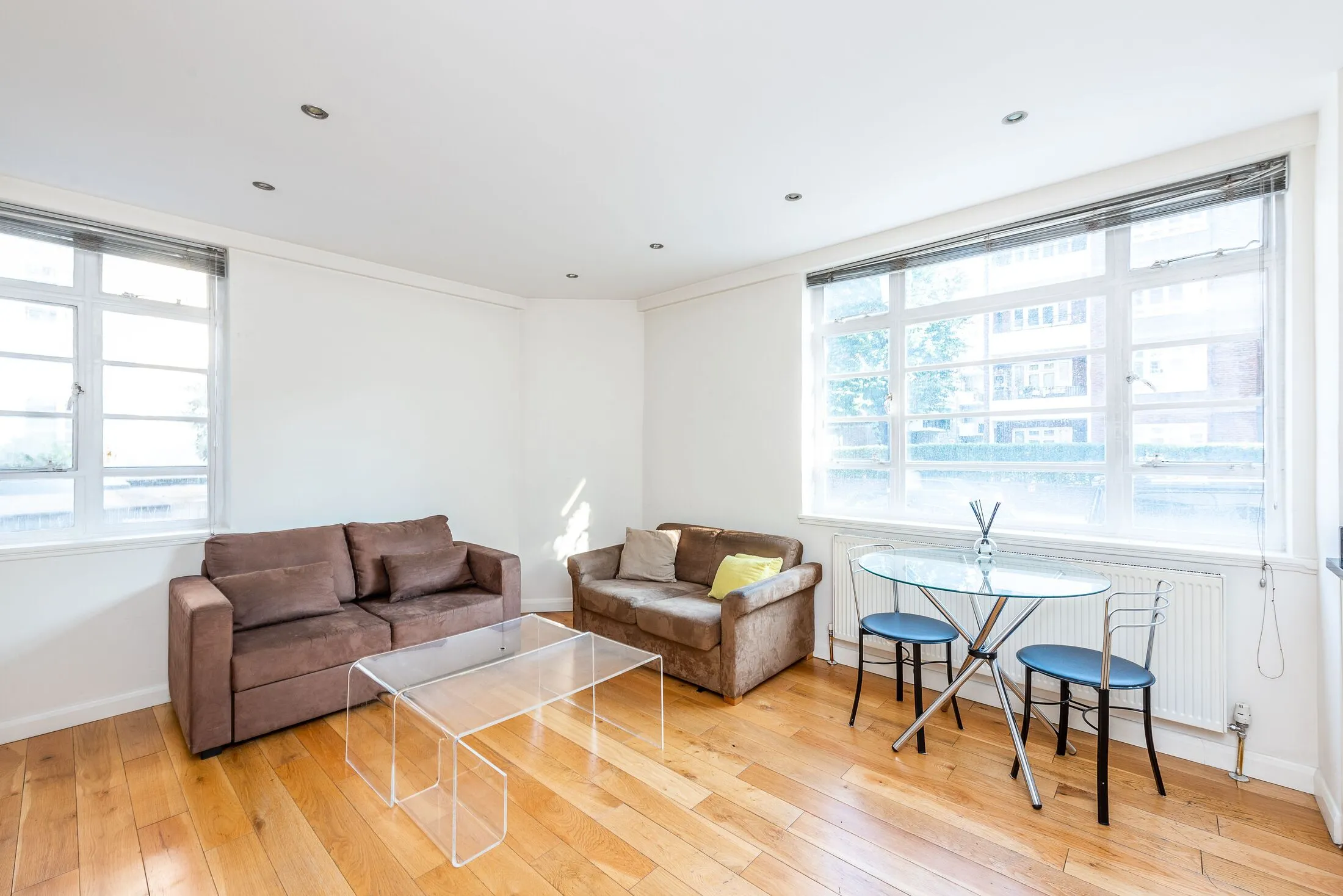 Flat Sloane Avenue in Greater London