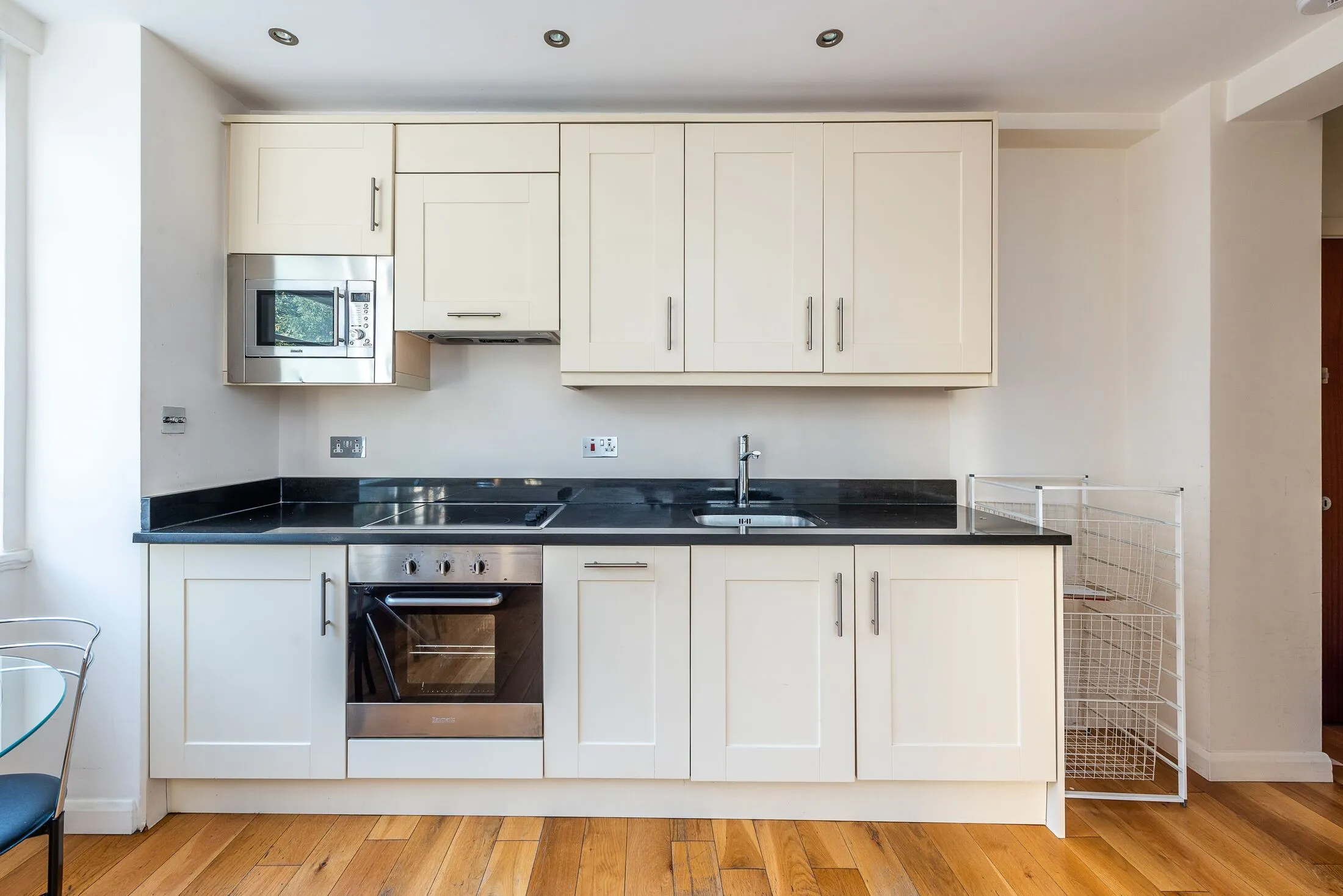 Flat Sloane Avenue in Greater London