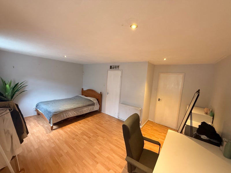 Room Bethnall Drive in Manchester