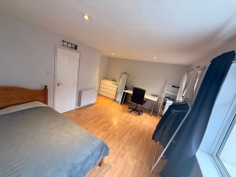 Room Bethnall Drive in Manchester