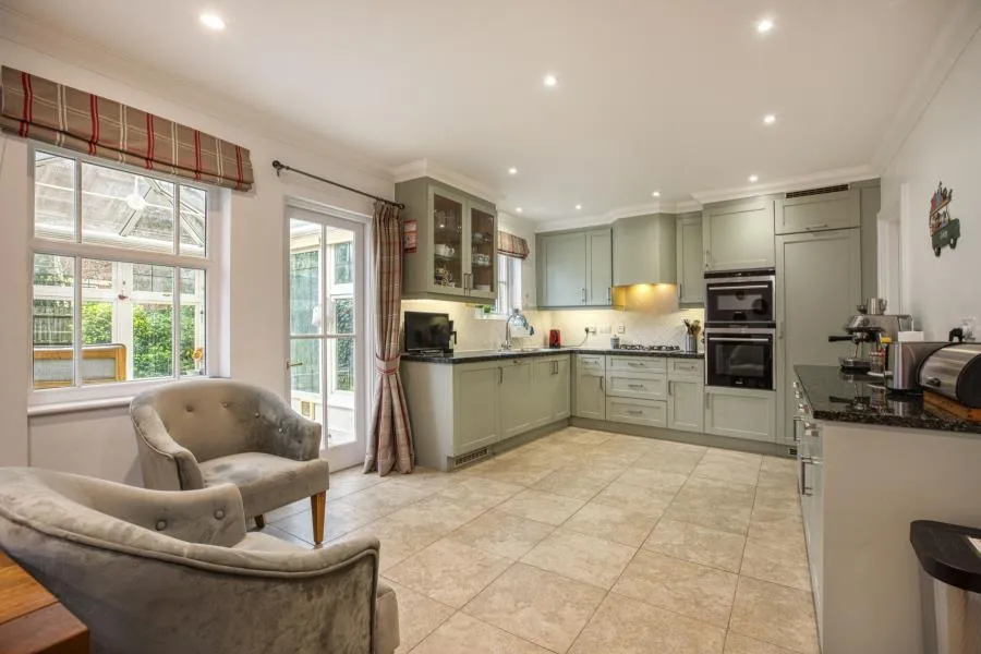 Flat Sandy Lane in Borough of Runnymede