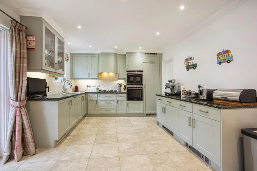 Flat Sandy Lane in Borough of Runnymede