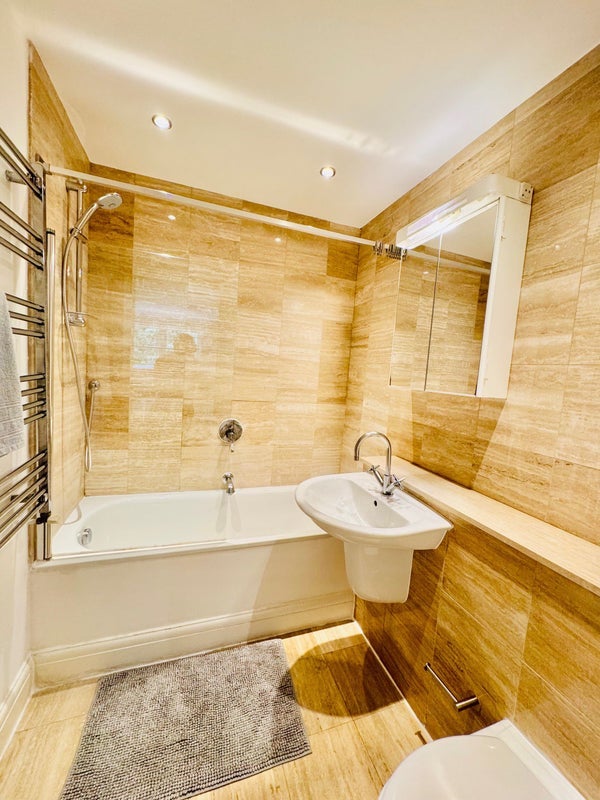Room Putney Hill in Greater London