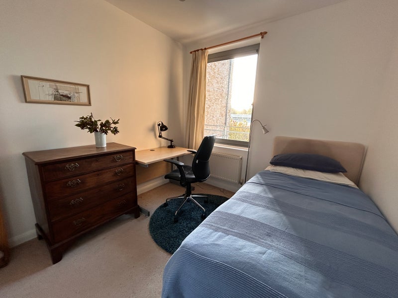 Room Burr Road in Greater London