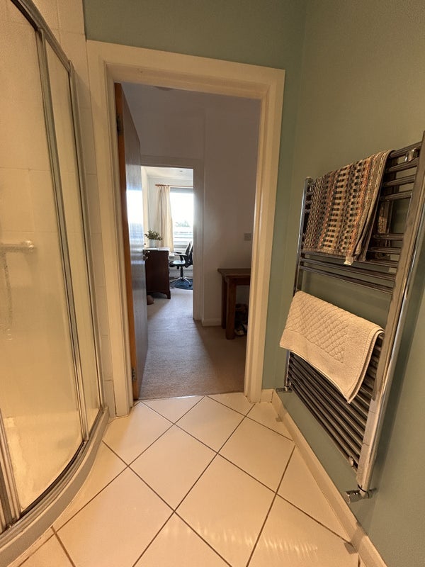 Room Burr Road in Greater London