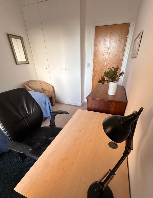 Room Burr Road in Greater London