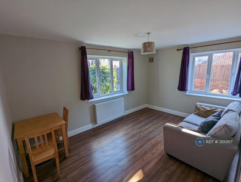 Flat Downham Way in Greater London
