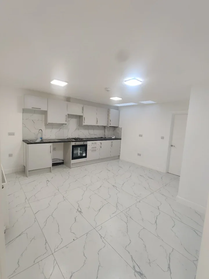 Flat Farm Close in Greater London
