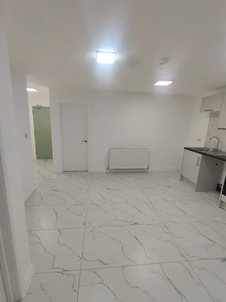 Flat Farm Close in Greater London