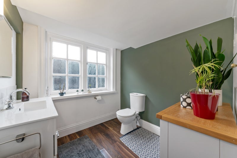 Room Broadwater Road in Greater London