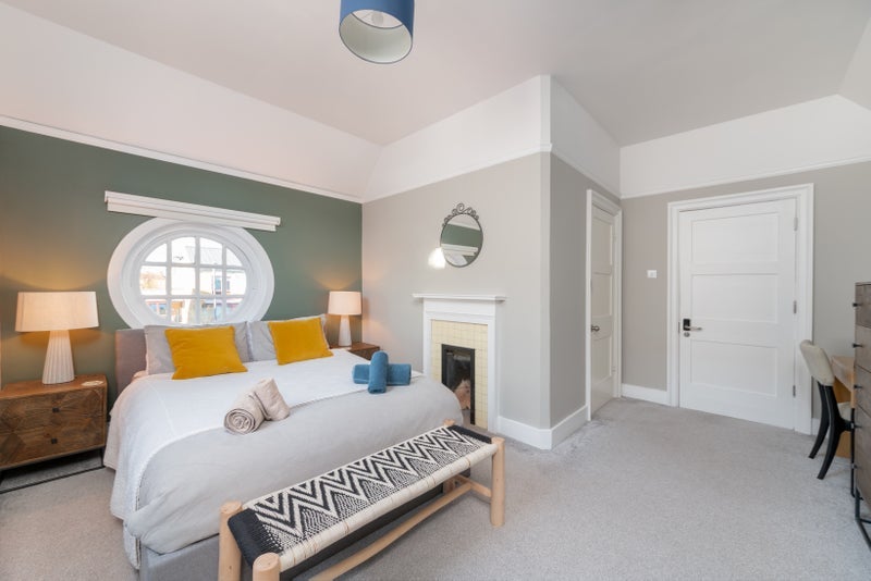 Room Broadwater Road in Greater London