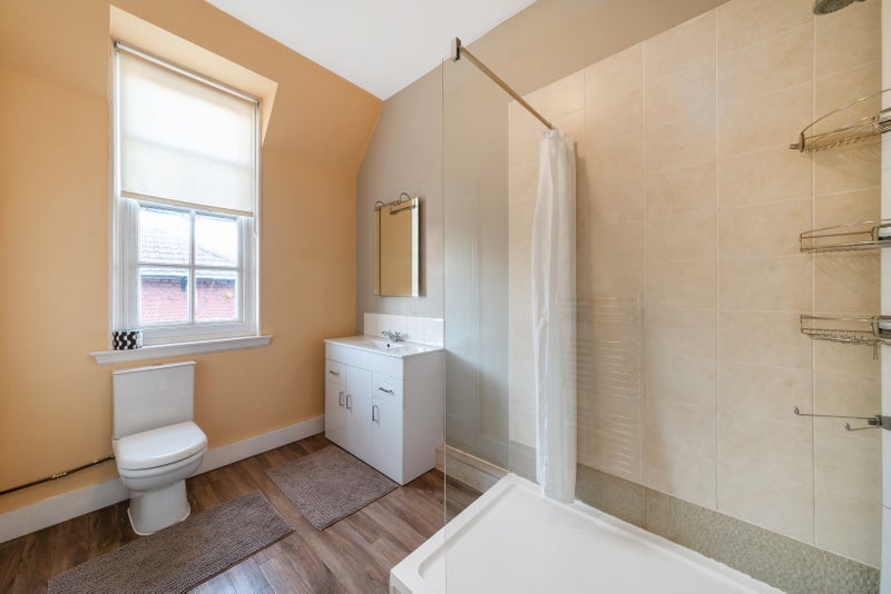 Room Broadwater Road in Greater London