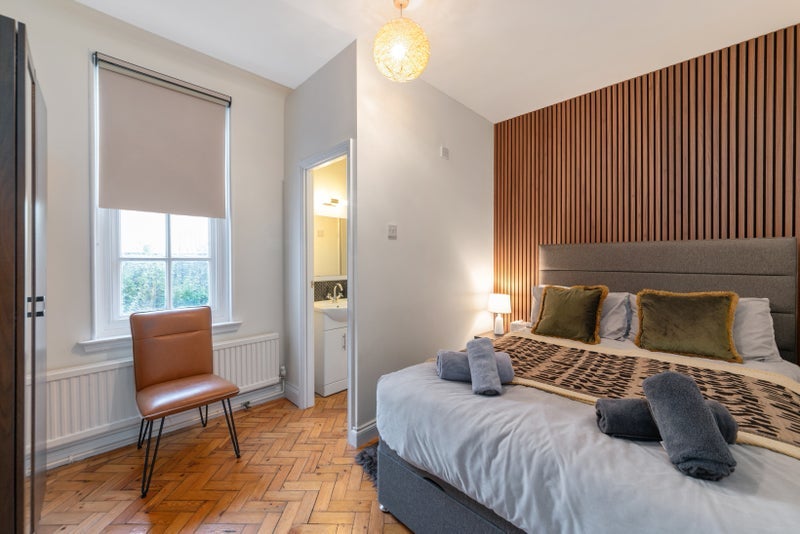 Room Broadwater Road in Greater London