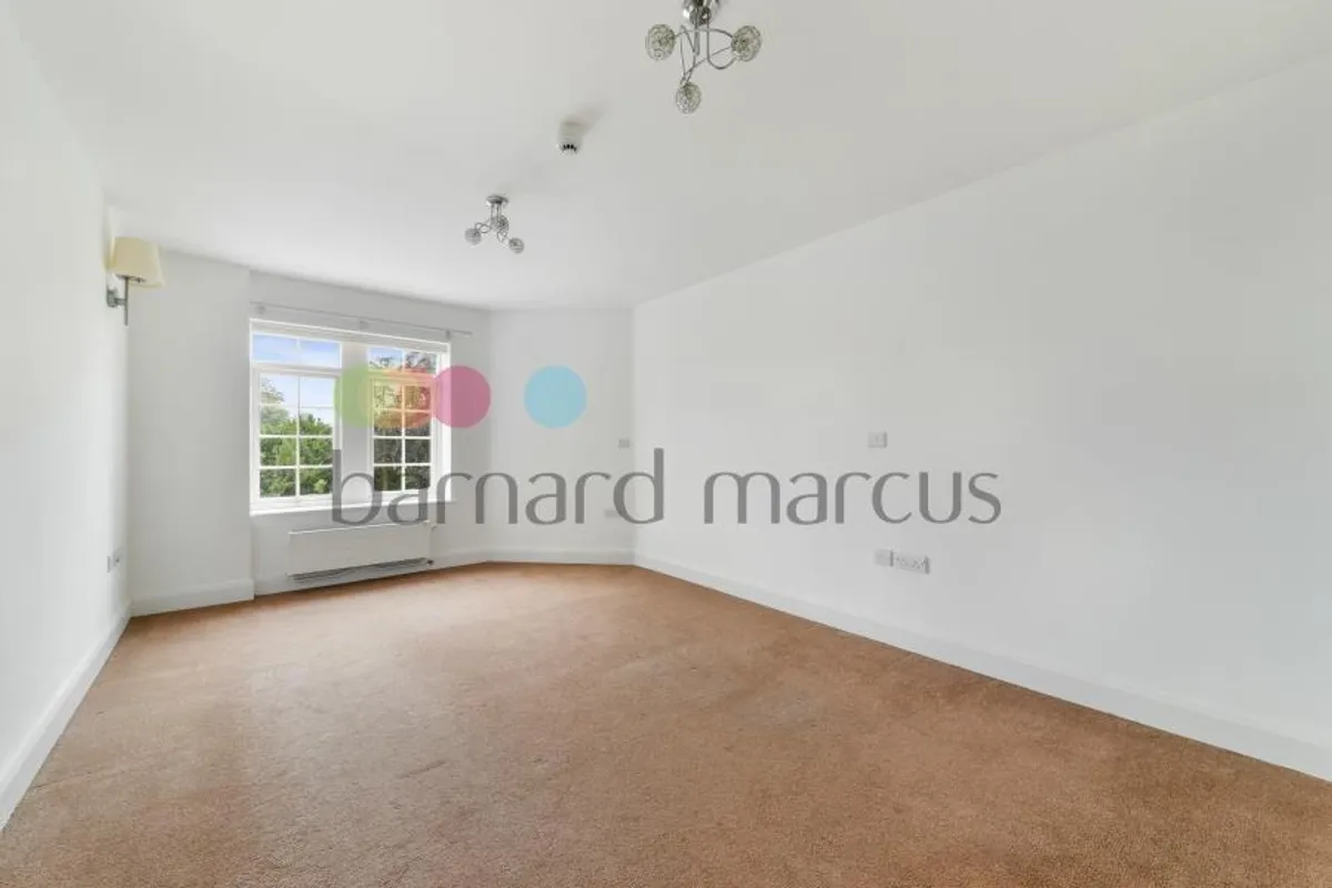 Flat Warham Road in Greater London