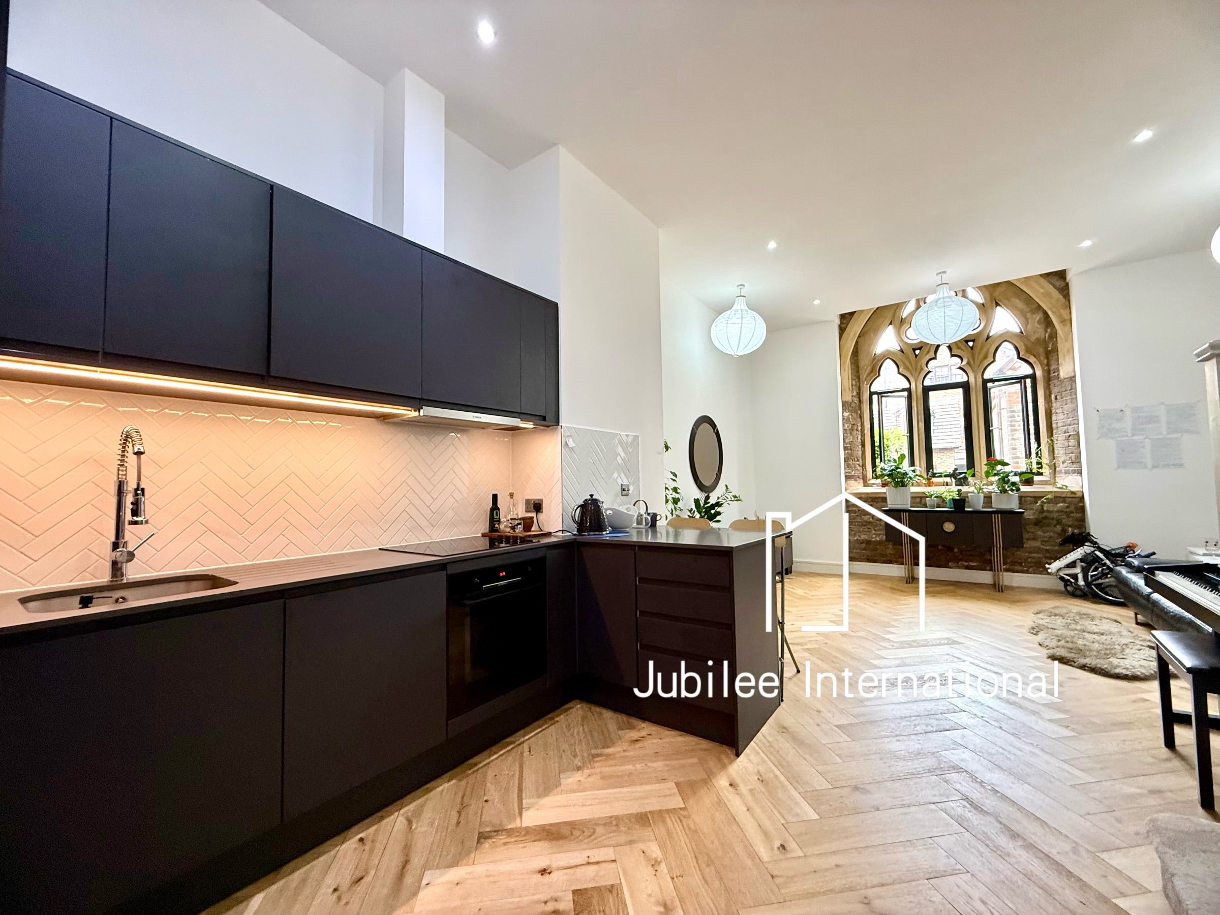 Flat Arcadia Street in Greater London