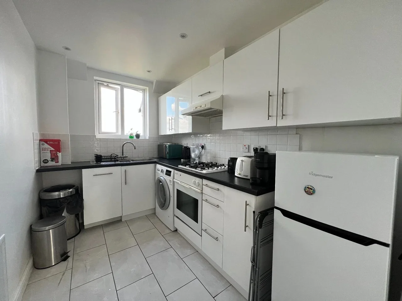 Room Sir Cyril Black Way in Greater London