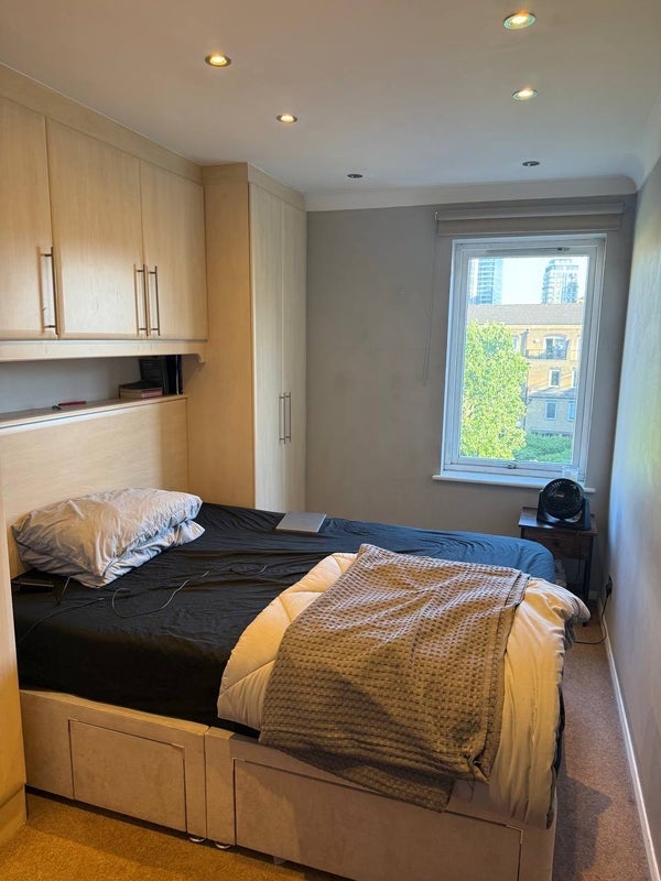 Room Hooper Street in Greater London